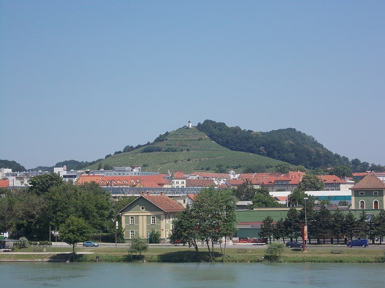 Piramida, Maribor