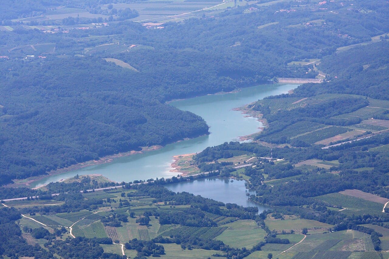 Vogrsko jezero