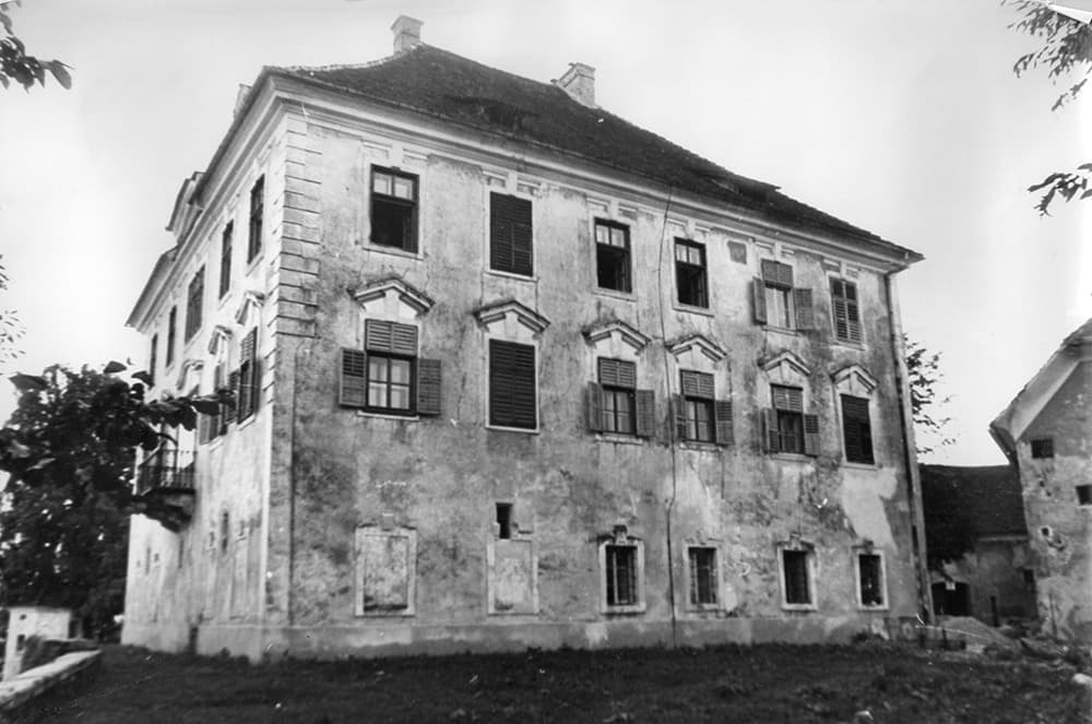 dvorec Zaprice