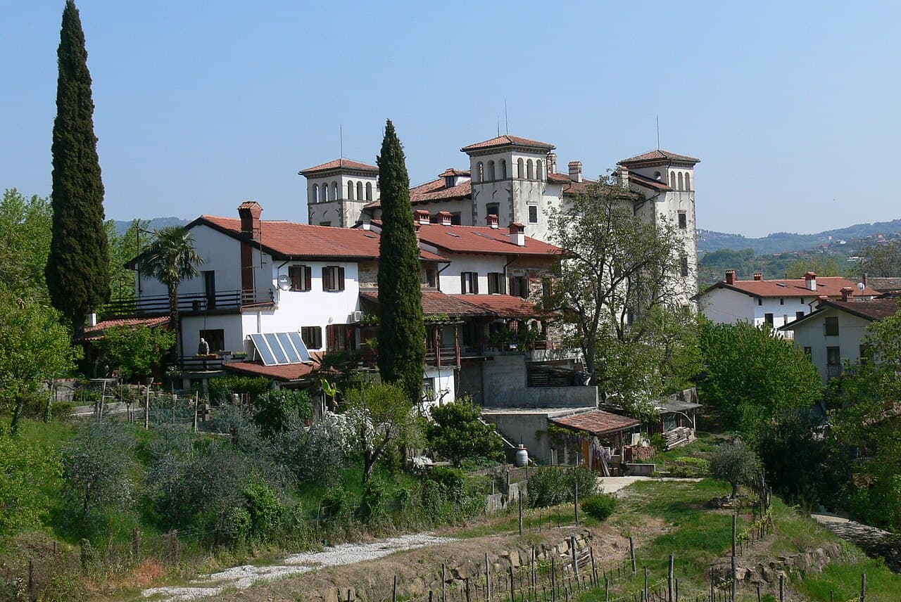 Grad Dobrovo