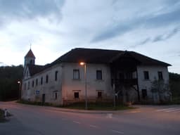 Dvorec Straža