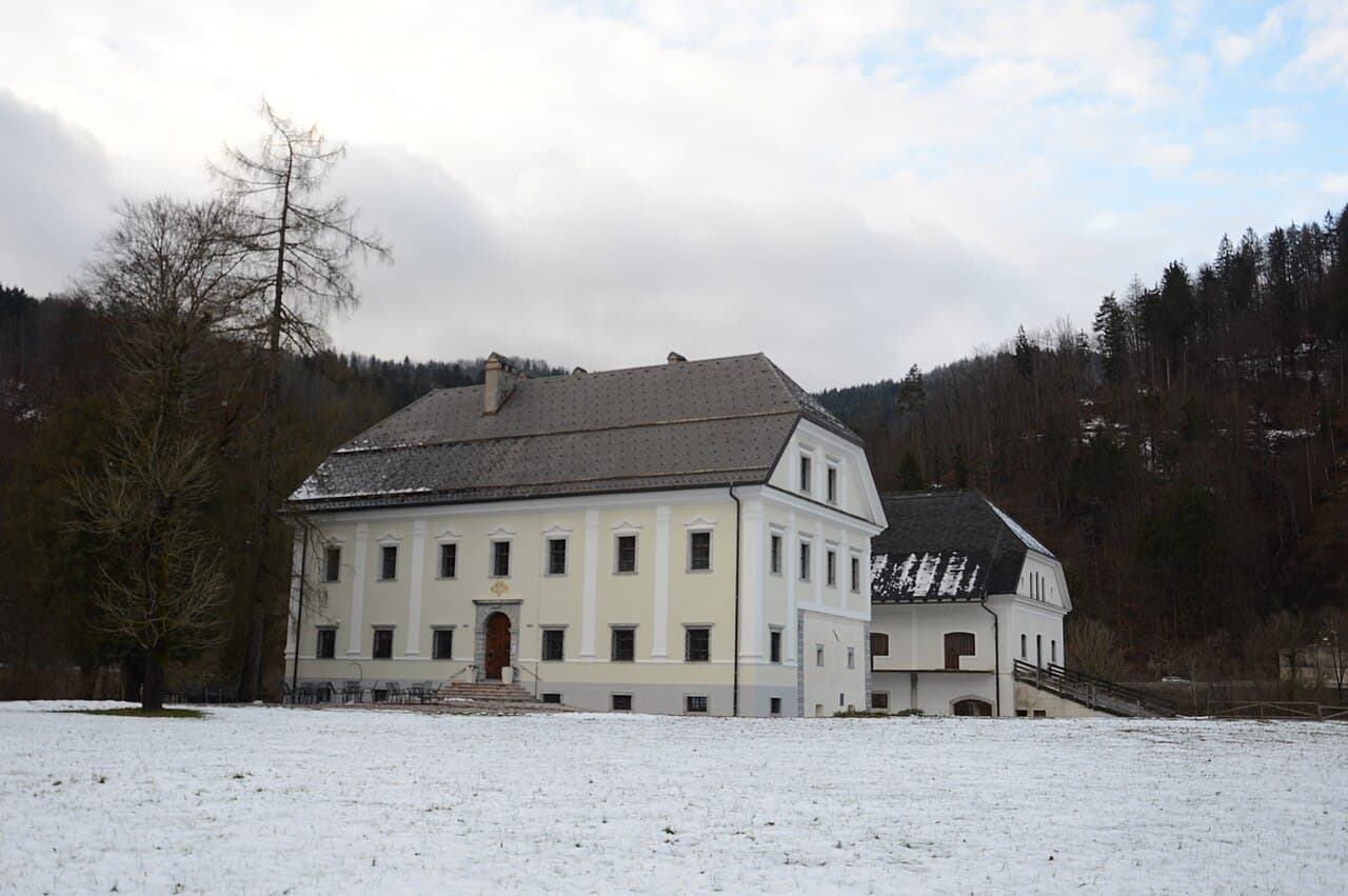 Dvorec Visoko