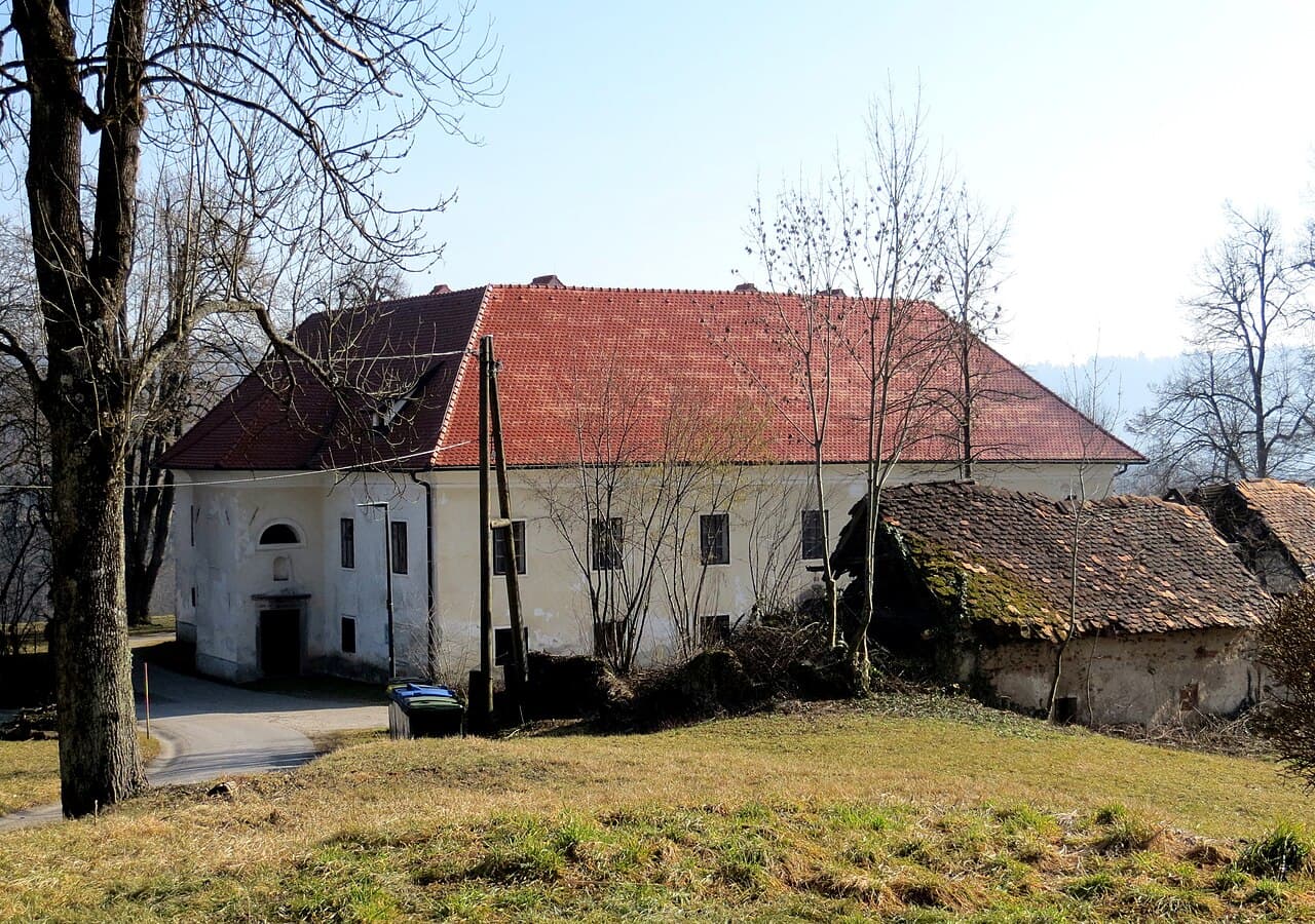 Lisičje Mansion